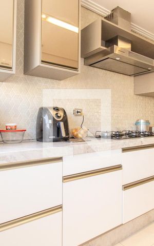 Casa de condomínio à venda com 464m², 4 quartos e 4 vagas Casa de condomínio à venda com 464m², 4 quartos e 4 vagasCozinha