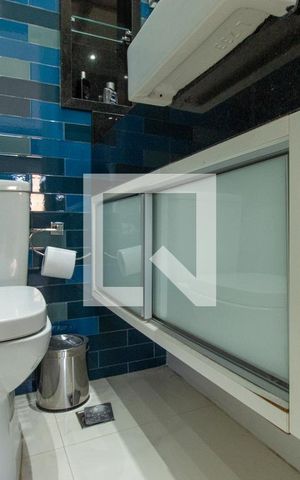Casa de condomínio à venda com 464m², 4 quartos e 4 vagas Casa de condomínio à venda com 464m², 4 quartos e 4 vagasBanheiro da Suíte 2