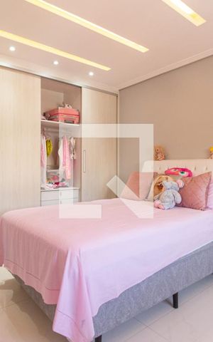Casa de condomínio à venda com 464m², 4 quartos e 4 vagas Casa de condomínio à venda com 464m², 4 quartos e 4 vagasQuarto 2