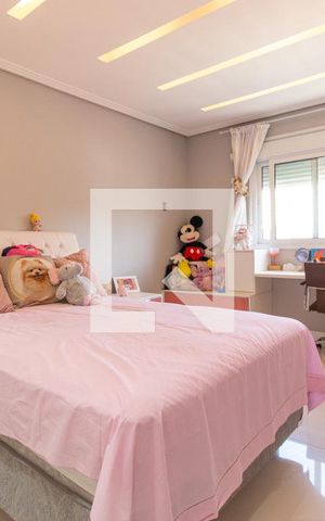 Casa de condomínio à venda com 464m², 4 quartos e 4 vagas Casa de condomínio à venda com 464m², 4 quartos e 4 vagasQuarto 2