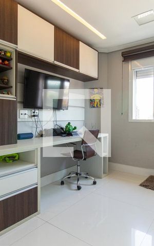 Casa de condomínio à venda com 464m², 4 quartos e 4 vagas Casa de condomínio à venda com 464m², 4 quartos e 4 vagasSuíte 2