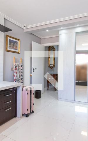 Casa de condomínio à venda com 464m², 4 quartos e 4 vagas Casa de condomínio à venda com 464m², 4 quartos e 4 vagasQuarto 3