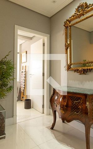 Casa de condomínio à venda com 464m², 4 quartos e 4 vagas Casa de condomínio à venda com 464m², 4 quartos e 4 vagasCorredor 1