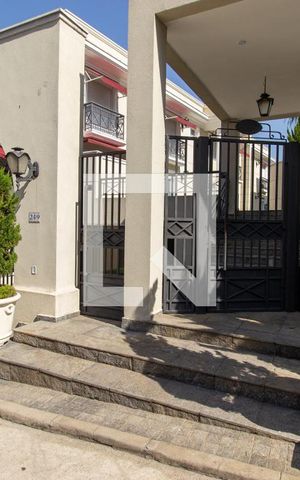 Casa de condomínio à venda com 464m², 4 quartos e 4 vagas Casa de condomínio à venda com 464m², 4 quartos e 4 vagasFachada do condomínio