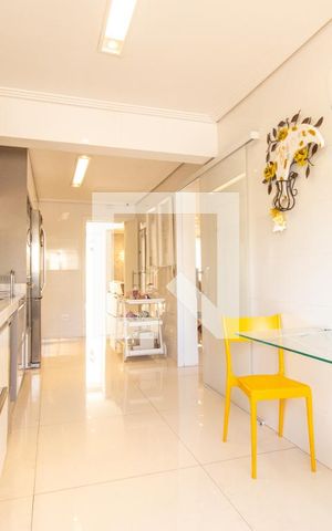 Casa de condomínio à venda com 464m², 4 quartos e 4 vagas Casa de condomínio à venda com 464m², 4 quartos e 4 vagasCozinha