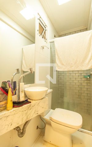 Casa de condomínio à venda com 464m², 4 quartos e 4 vagas Casa de condomínio à venda com 464m², 4 quartos e 4 vagasÁrea de Serviço