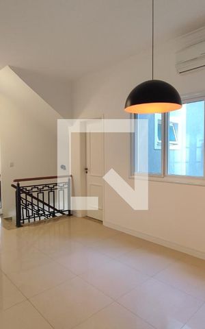 Casa de condomínio à venda com 360m², 5 quartos e 2 vagas Casa de condomínio à venda com 360m², 5 quartos e 2 vagasSala 2