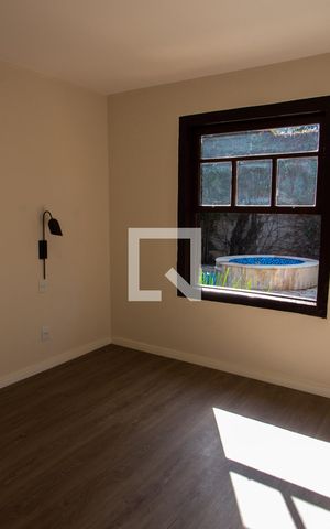 Casa de condomínio à venda com 293m², 3 quartos e 4 vagas Casa de condomínio à venda com 293m², 3 quartos e 4 vagasSUITE