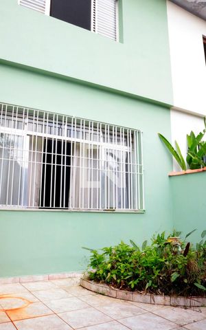 Casa à venda com 164m², 4 quartos e 4 vagasFachada