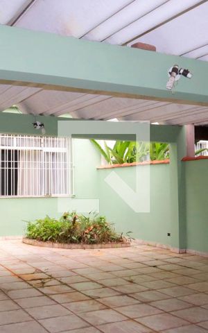 Casa à venda com 164m², 4 quartos e 4 vagasQuintal / Garagem para 4 carros