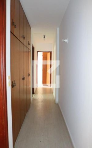 Casa à venda com 164m², 4 quartos e 4 vagasCorredor de acesso aos quartos
