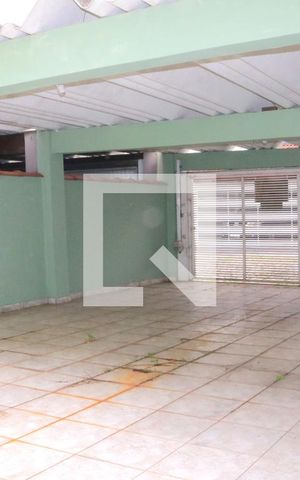 Casa à venda com 164m², 4 quartos e 4 vagasQuintal / Garagem para 4 carros
