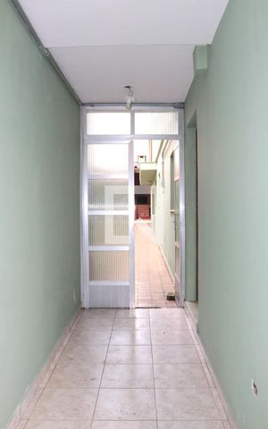 Casa à venda com 164m², 4 quartos e 4 vagasCorredor lateral