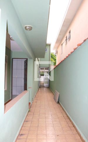 Casa à venda com 164m², 4 quartos e 4 vagasCorredor lateral