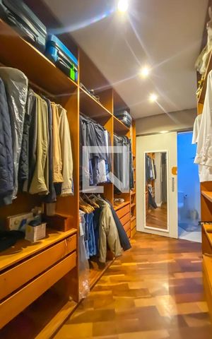 Casa à venda com 231m², 4 quartos e 3 vagas Casa à venda com 231m², 4 quartos e 3 vagasCloset da Suíte 1