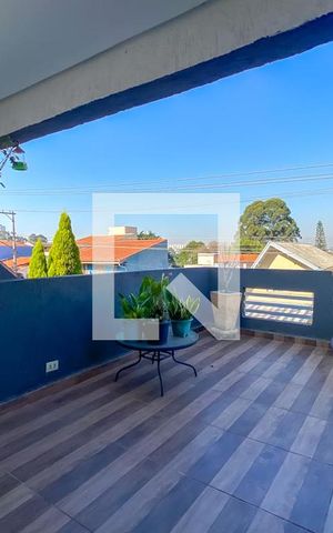 Casa à venda com 231m², 4 quartos e 3 vagas Casa à venda com 231m², 4 quartos e 3 vagasVaranda do Sótão