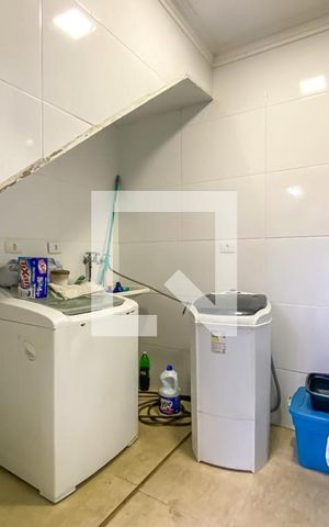 Casa à venda com 231m², 4 quartos e 3 vagas Casa à venda com 231m², 4 quartos e 3 vagasÁrea de Serviço