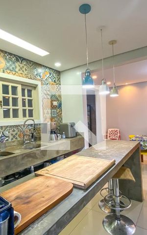 Casa à venda com 231m², 4 quartos e 3 vagas Casa à venda com 231m², 4 quartos e 3 vagasCozinha