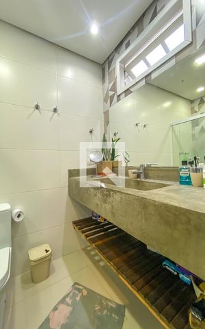 Casa à venda com 231m², 4 quartos e 3 vagas Casa à venda com 231m², 4 quartos e 3 vagasBanheiro da Suíte 1