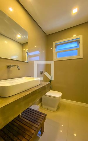 Casa à venda com 231m², 4 quartos e 3 vagas Casa à venda com 231m², 4 quartos e 3 vagasLavabo