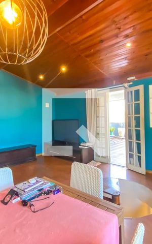 Casa à venda com 231m², 4 quartos e 3 vagas Casa à venda com 231m², 4 quartos e 3 vagasSala do Sótão