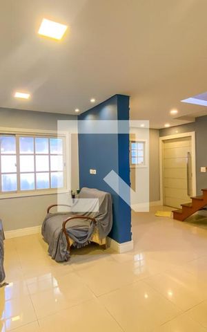 Casa à venda com 231m², 4 quartos e 3 vagas Casa à venda com 231m², 4 quartos e 3 vagasSala