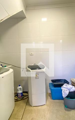 Casa à venda com 231m², 4 quartos e 3 vagas Casa à venda com 231m², 4 quartos e 3 vagasÁrea de Serviço