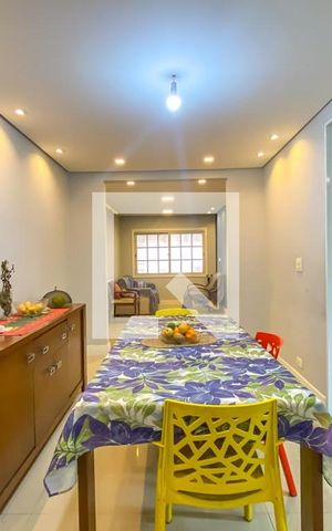 Casa à venda com 231m², 4 quartos e 3 vagas Casa à venda com 231m², 4 quartos e 3 vagasCopa