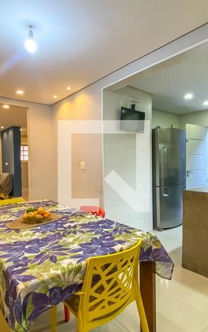 Casa à venda com 231m², 4 quartos e 3 vagas Casa à venda com 231m², 4 quartos e 3 vagasCopa