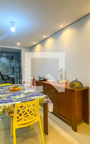 Casa à venda com 231m², 4 quartos e 3 vagas Casa à venda com 231m², 4 quartos e 3 vagasCopa