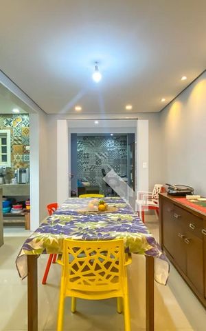 Casa à venda com 231m², 4 quartos e 3 vagas Casa à venda com 231m², 4 quartos e 3 vagasCopa