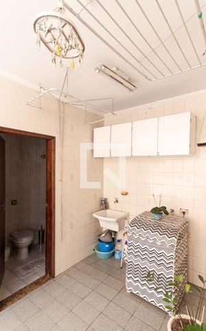 Casa à venda com 230m², 3 quartos e 2 vagas Casa à venda com 230m², 3 quartos e 2 vagasÁrea de Serviço