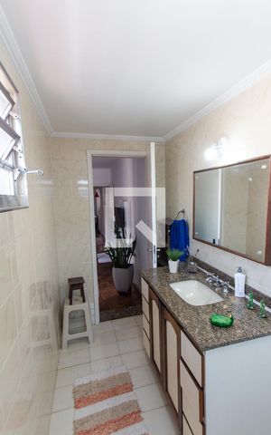 Casa à venda com 230m², 3 quartos e 2 vagas Casa à venda com 230m², 3 quartos e 2 vagasBanheiro da Suíte