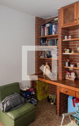 Casa à venda com 230m², 3 quartos e 2 vagas Casa à venda com 230m², 3 quartos e 2 vagasEscritório