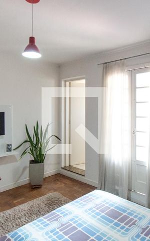 Casa à venda com 230m², 3 quartos e 2 vagas Casa à venda com 230m², 3 quartos e 2 vagasSuíte