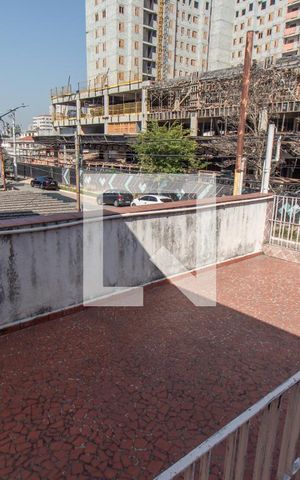Casa à venda com 230m², 3 quartos e 2 vagas Casa à venda com 230m², 3 quartos e 2 vagasQuarto - Varanda