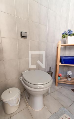 Casa à venda com 230m², 3 quartos e 2 vagas Casa à venda com 230m², 3 quartos e 2 vagasLavabo