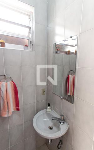 Casa à venda com 230m², 3 quartos e 2 vagas Casa à venda com 230m², 3 quartos e 2 vagasLavabo