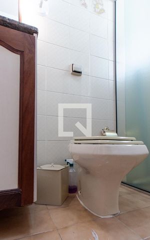 Casa à venda com 230m², 3 quartos e 2 vagas Casa à venda com 230m², 3 quartos e 2 vagasBanheiro