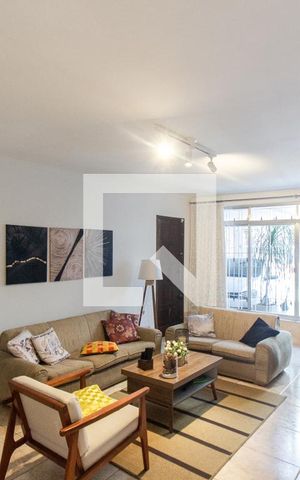Casa à venda com 230m², 3 quartos e 2 vagas Casa à venda com 230m², 3 quartos e 2 vagasSala