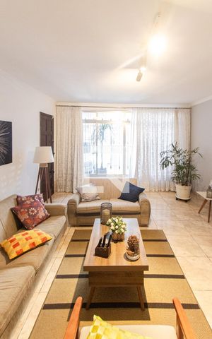 Casa à venda com 230m², 3 quartos e 2 vagas Casa à venda com 230m², 3 quartos e 2 vagasSala