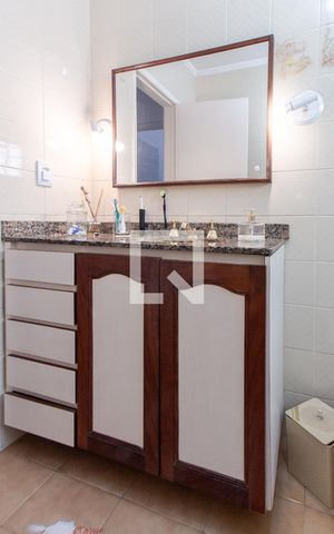 Casa à venda com 230m², 3 quartos e 2 vagas Casa à venda com 230m², 3 quartos e 2 vagasBanheiro