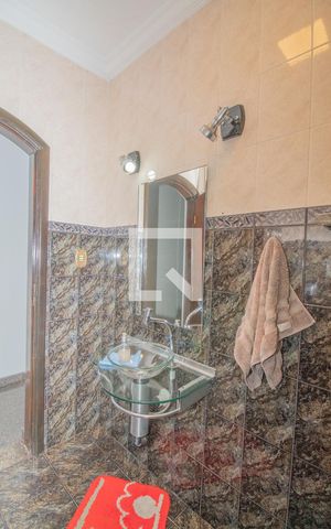 Casa à venda com 191m², 4 quartos e 2 vagasLavabo