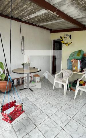 Casa à venda com 90m², 3 quartos e sem vaga Casa à venda com 90m², 3 quartos e sem vagaVaranda