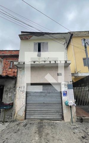Casa à venda com 90m², 3 quartos e sem vaga Casa à venda com 90m², 3 quartos e sem vagaFachada