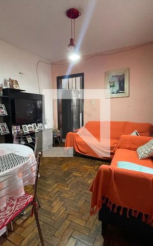 Casa à venda com 90m², 3 quartos e sem vaga Casa à venda com 90m², 3 quartos e sem vagaSala