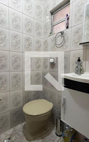 Casa à venda com 90m², 3 quartos e sem vaga Casa à venda com 90m², 3 quartos e sem vagabanheiro 2