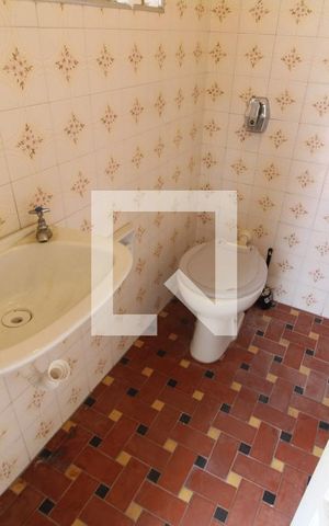Casa à venda com 250m², 3 quartos e 2 vagasÁrea de Serviço - Banheiro