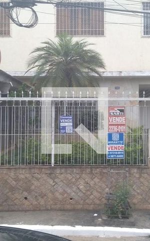 Casa à venda com 250m², 3 quartos e 2 vagas Casa à venda com 250m², 3 quartos e 2 vagasFachada