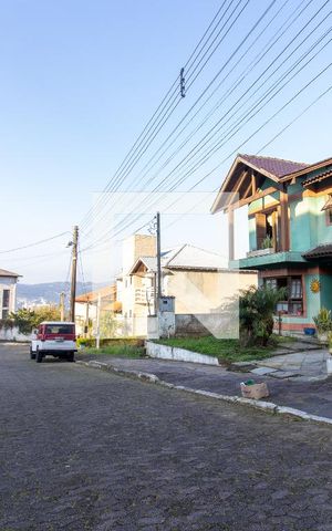 Casa de condomínio à venda com 158m², 3 quartos e 3 vagas Casa de condomínio à venda com 158m², 3 quartos e 3 vagasFachada